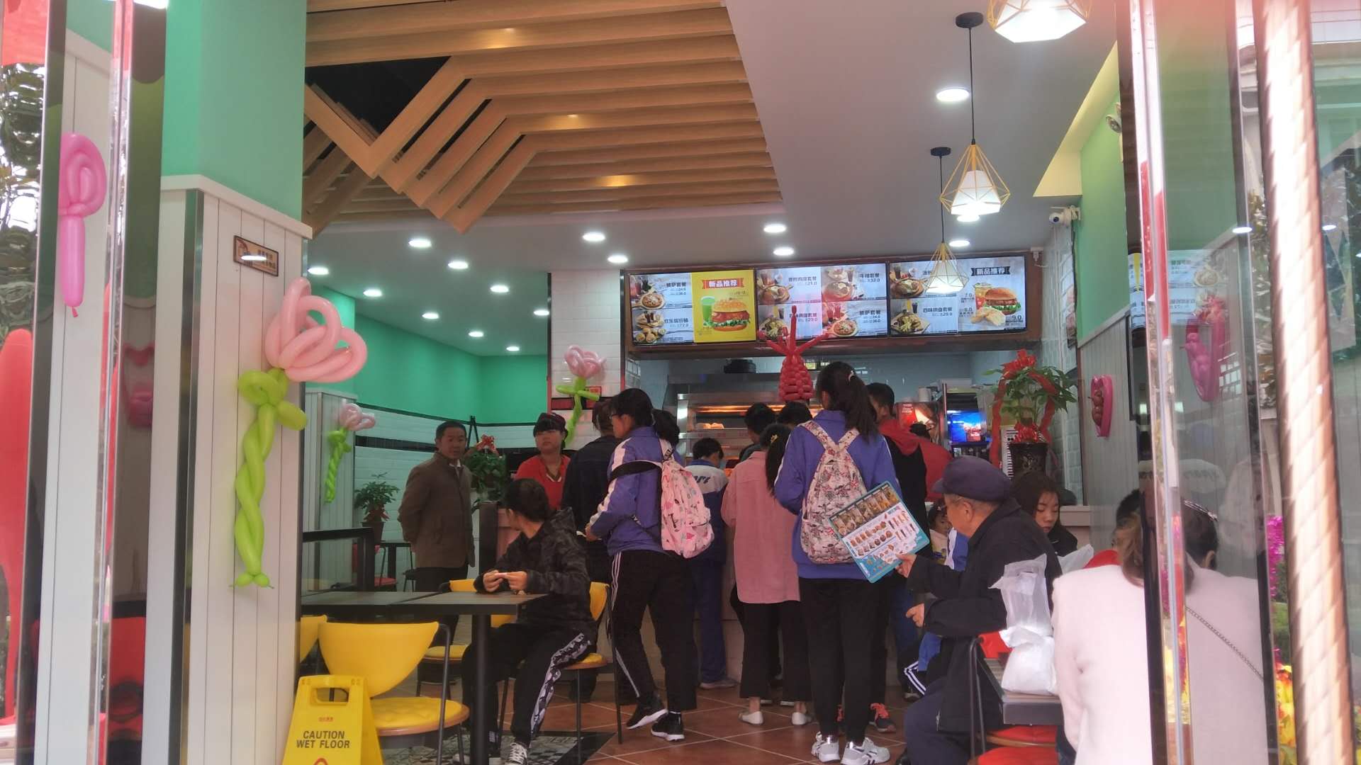 迈德思客汉堡甘肃两当店盛大开业