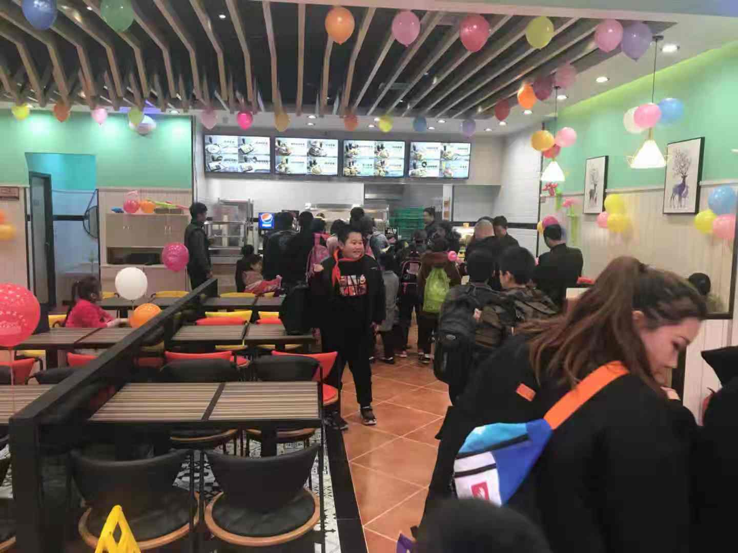 汉堡店加盟:迈德思客李家堡店盛大开业