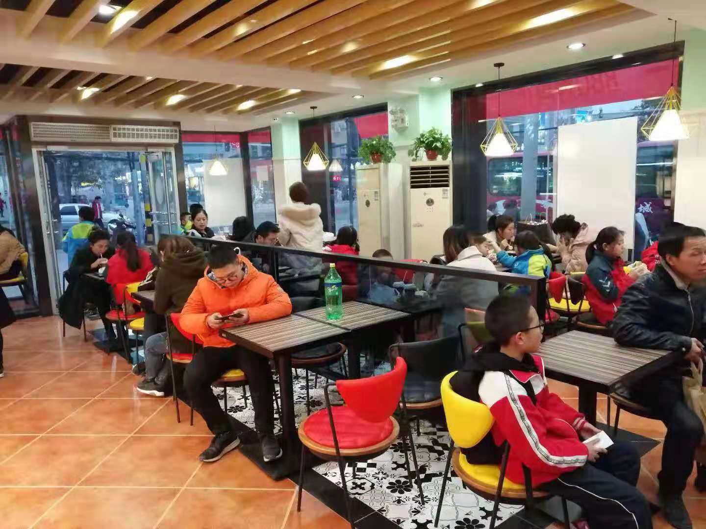 汉堡店加盟:迈德思客潼关二店盛大开业