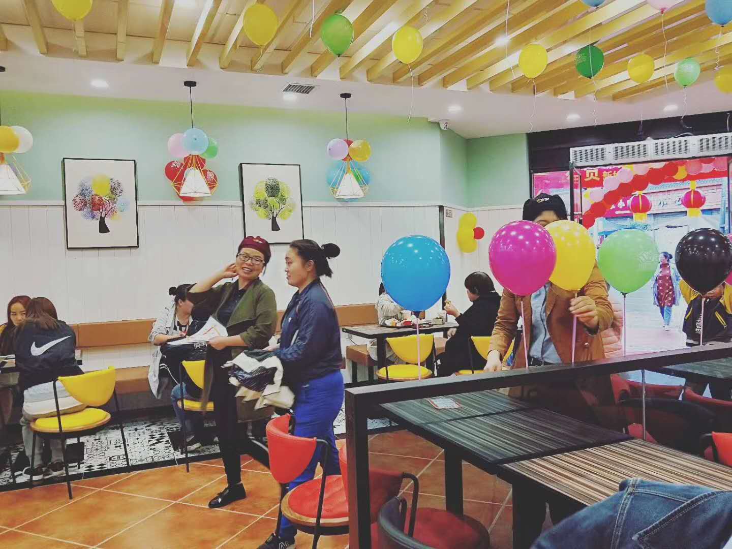 汉堡加盟：迈德思客咸阳云阳店盛大开业