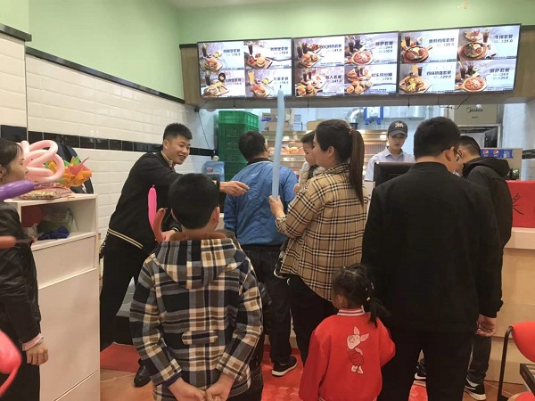 汉堡加盟：迈德思客渭南万达广场店盛大开业