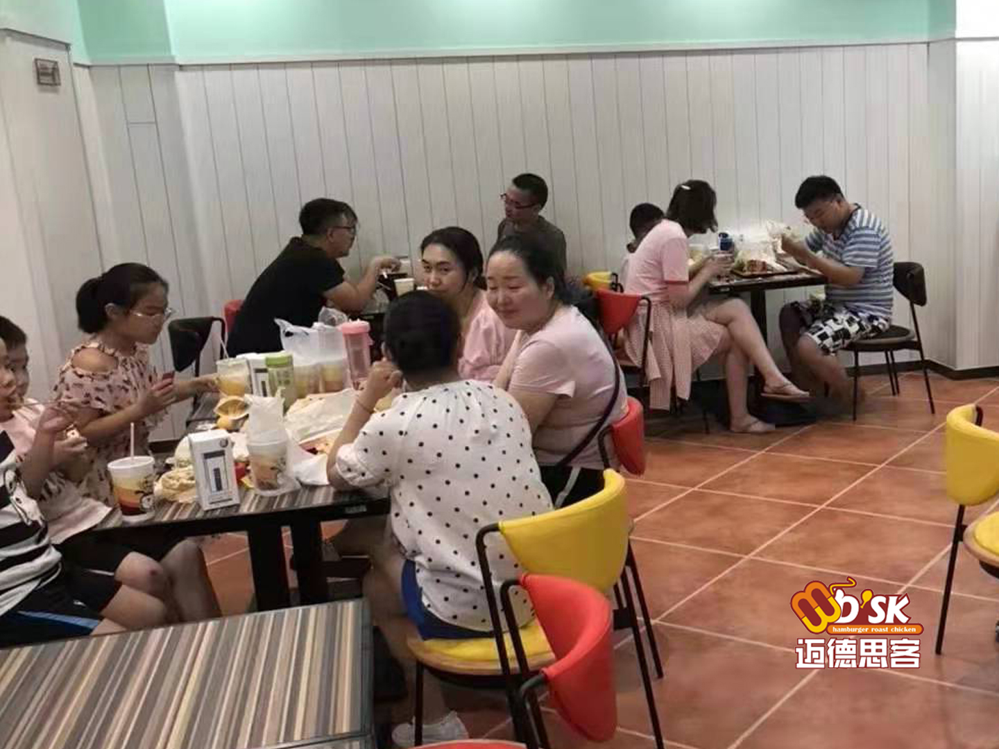 汉堡加盟：迈德思客华清学府城店盛大开业