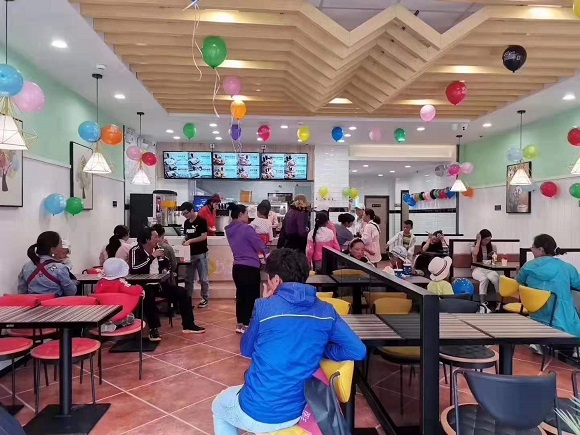 汉堡加盟:迈德思客甘肃夏河店盛大开业