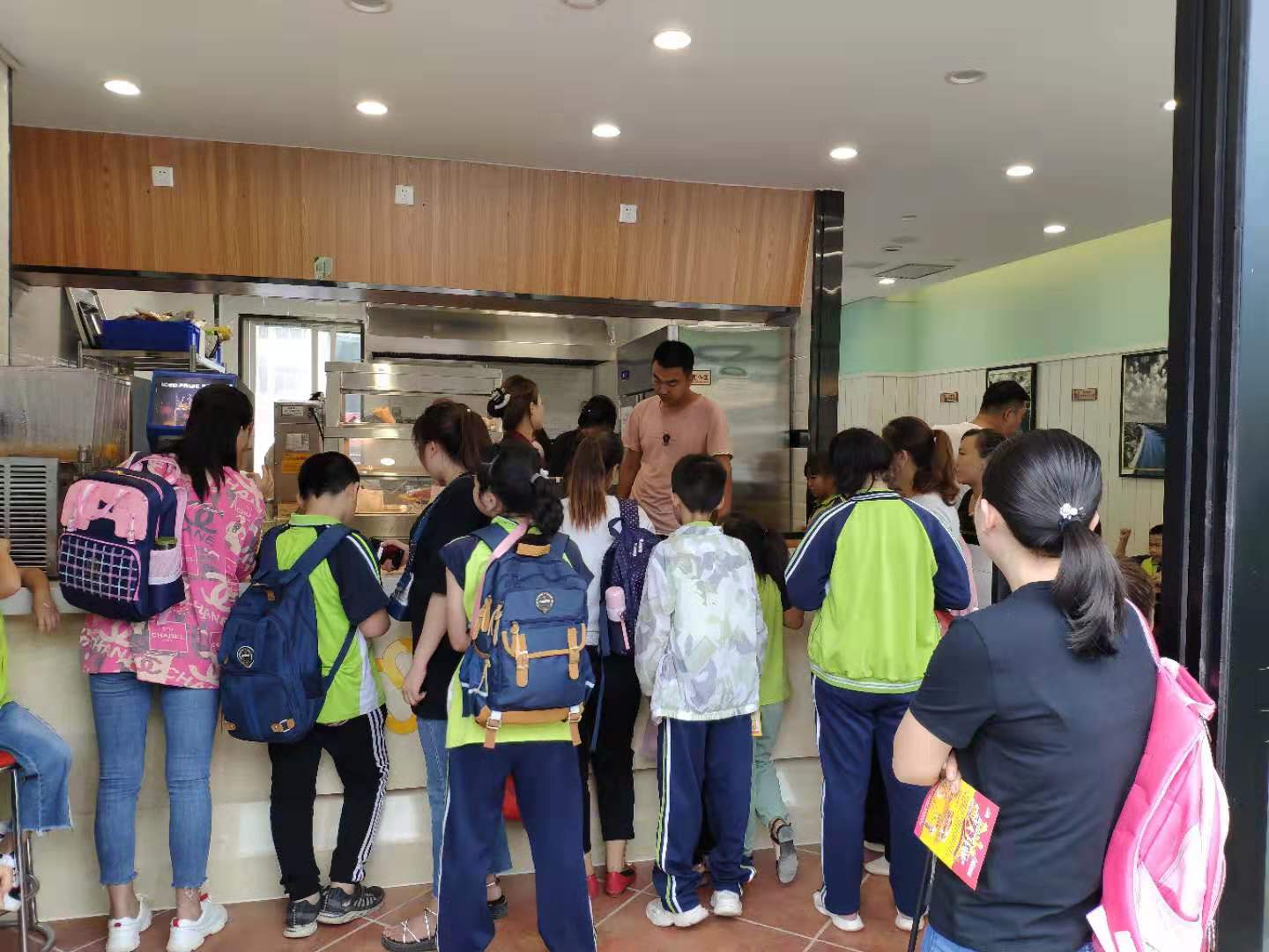 汉堡加盟：迈德思客西安春临西街店盛大开业